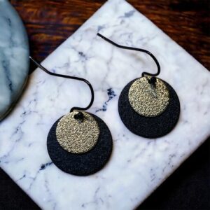 Handgemaakte oorbellen Playa zwart